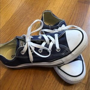 Navy blue converse